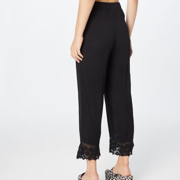 American Eagle Capris - Picture 2 of 7